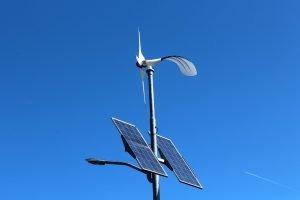 Harnessing the Power of the Sun and Wind: A Look at Hybrid Renewable Energy Systems